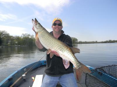 Fox Chain, IL Captain Doug Kloet musky April 2012